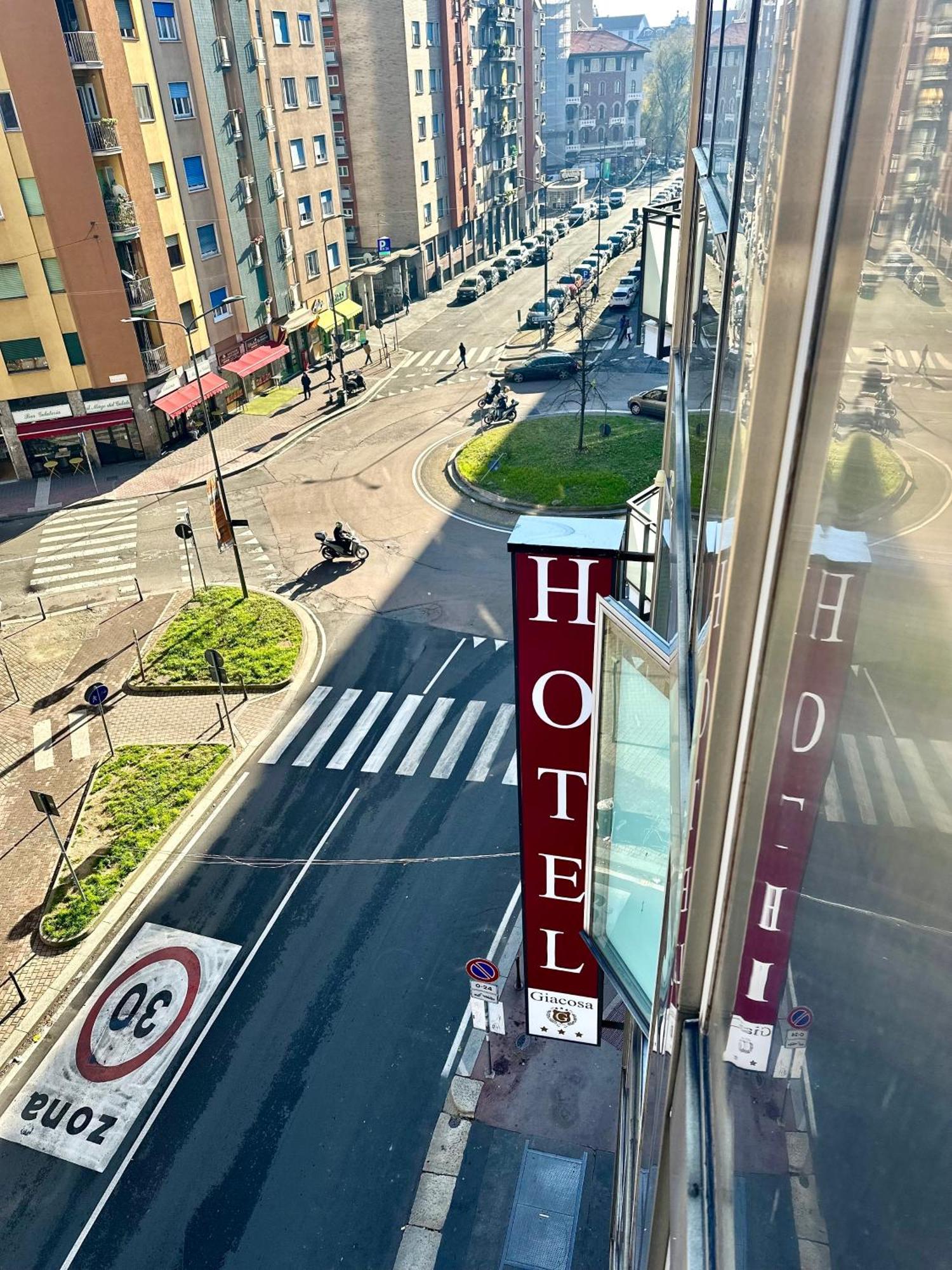 Hotel Giacosa Milan Bagian luar foto