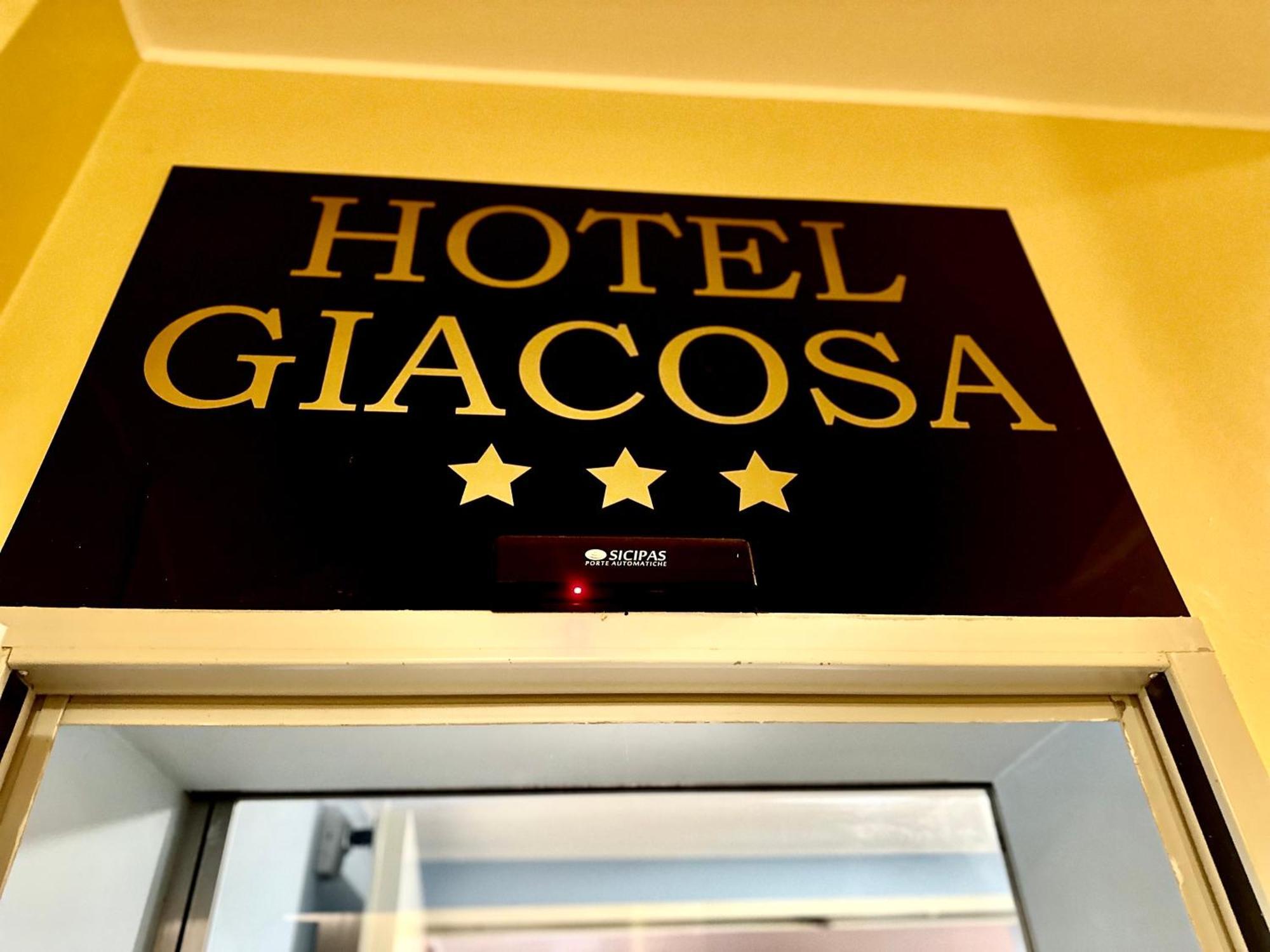 Hotel Giacosa Milan Bagian luar foto