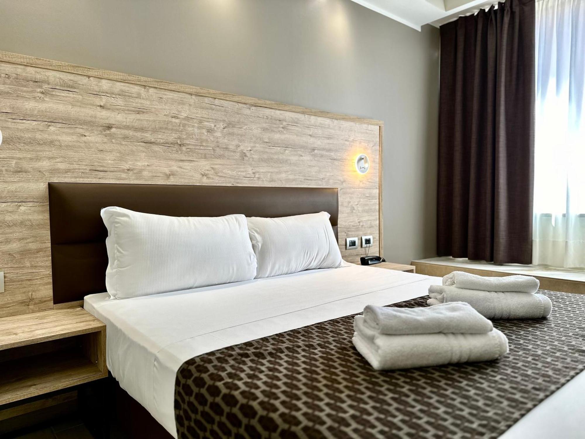 Hotel Giacosa Milan Bagian luar foto
