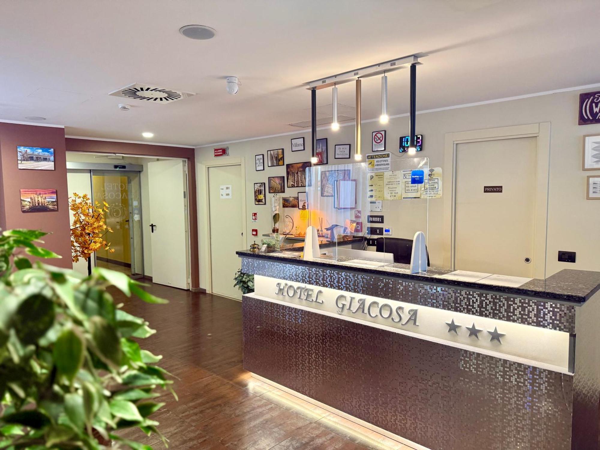Hotel Giacosa Milan Bagian luar foto