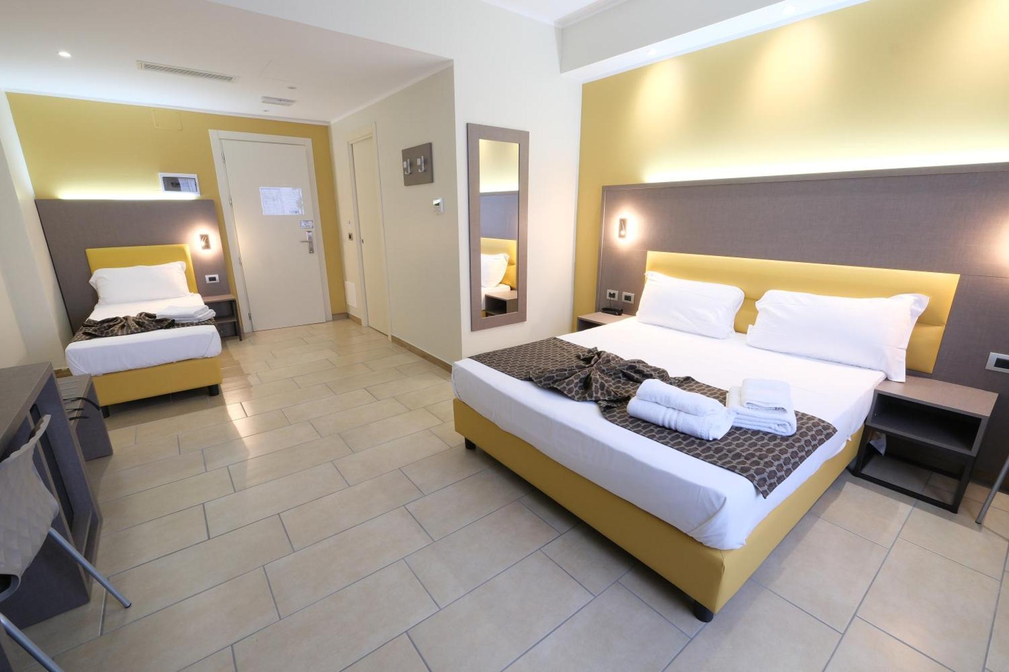 Hotel Giacosa Milan Bagian luar foto