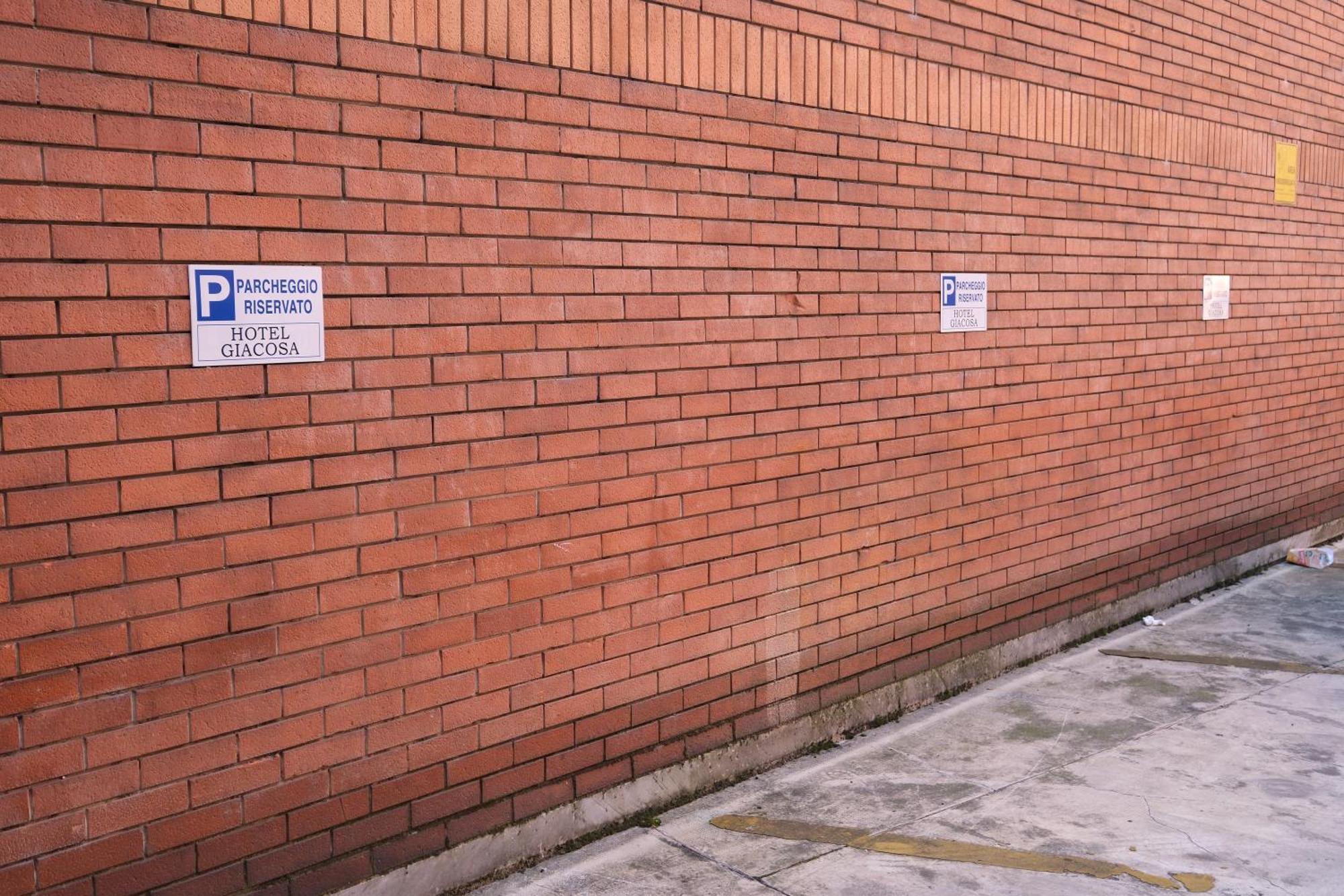Hotel Giacosa Milan Bagian luar foto