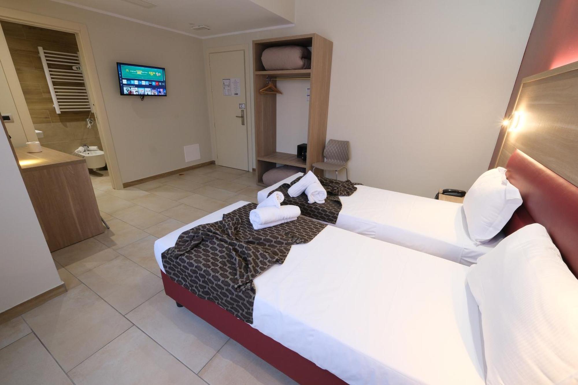 Hotel Giacosa Milan Bagian luar foto