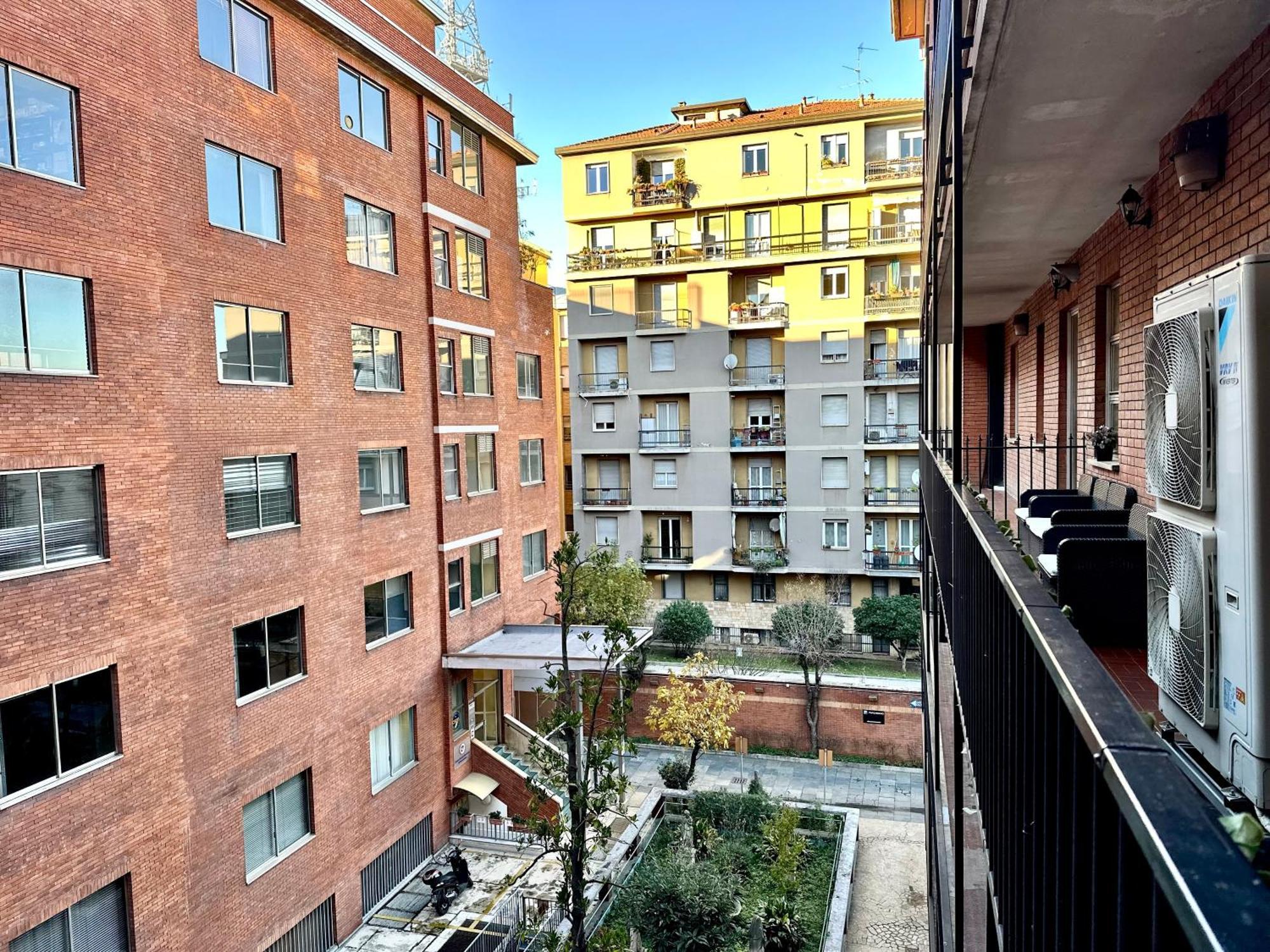 Hotel Giacosa Milan Bagian luar foto